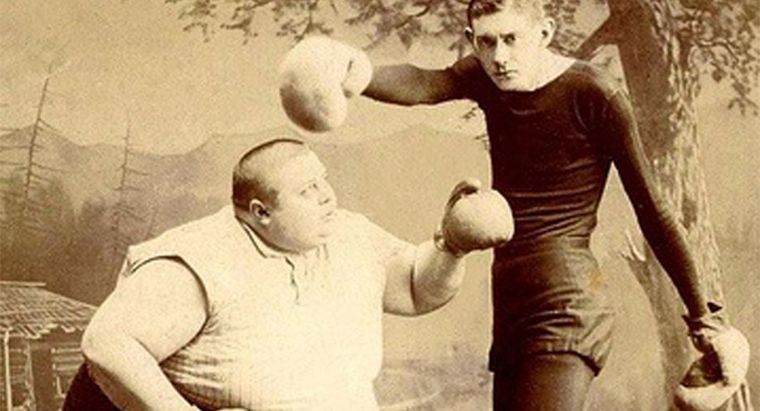 Ретрофотография с толстым и худым боксерами